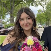Soy una joven estudiante que lleva hablando inglés desde los tres años con un nivel nativo.